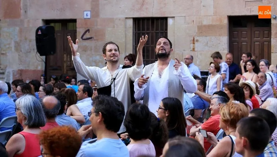 Una de las escenas de este montaje de Intrussión Teatro en el Patio de Escuelas. Foto de Alberto Martín