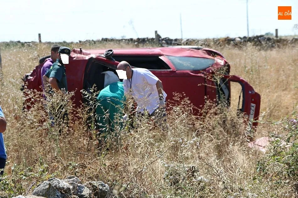 Foto 3 - Herido grave un vecino de Vitigudino al salirse de la v&iacute;a en la carretera SA-315