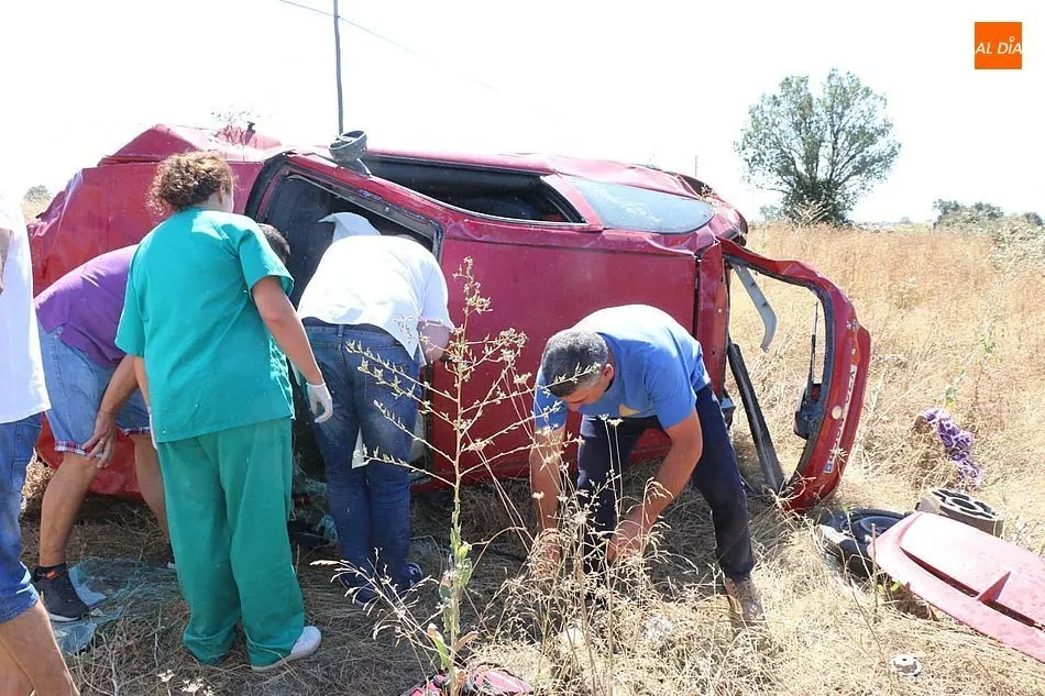 Foto 2 - Herido grave un vecino de Vitigudino al salirse de la v&iacute;a en la carretera SA-315
