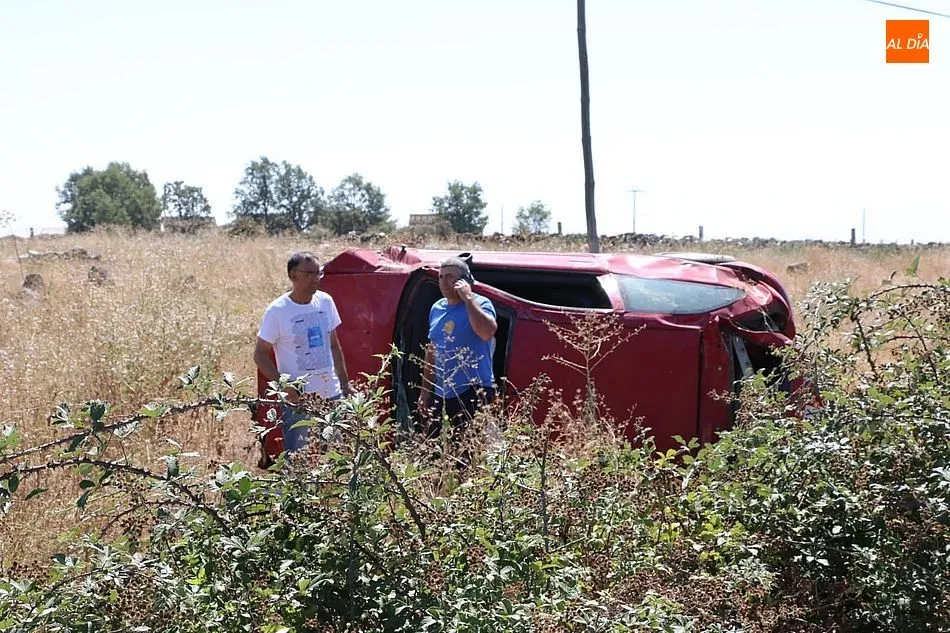 Foto 7 - Herido grave un vecino de Vitigudino al salirse de la v&iacute;a en la carretera SA-315