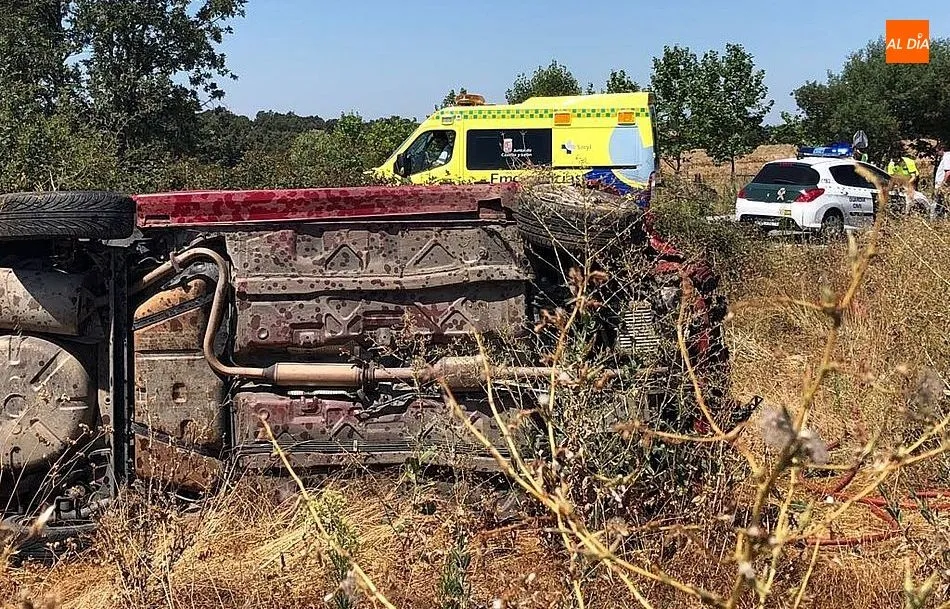 Foto 6 - Herido grave un vecino de Vitigudino al salirse de la v&iacute;a en la carretera SA-315