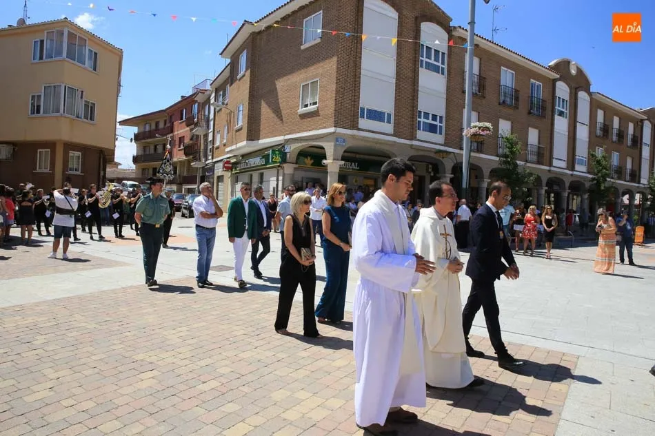 Foto 8 - Vecinos de Carbajosa de la Sagrada honran a su patr&oacute;n en la tradicional procesi&oacute;n
