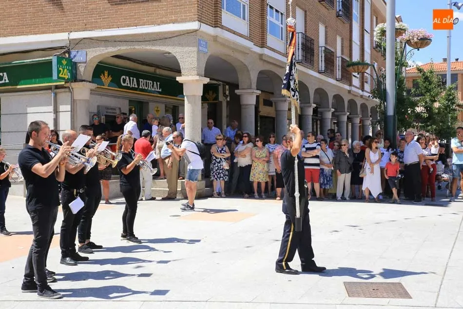 Foto 3 - Vecinos de Carbajosa de la Sagrada honran a su patr&oacute;n en la tradicional procesi&oacute;n