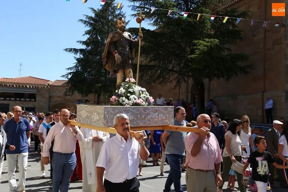 Foto 11 - Babilafuente rinde honores a San Roque con folclore charro