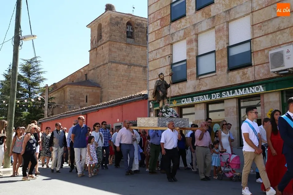 Foto 6 - Babilafuente rinde honores a San Roque con folclore charro