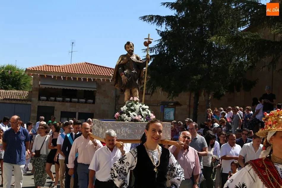 Foto 4 - Babilafuente rinde honores a San Roque con folclore charro