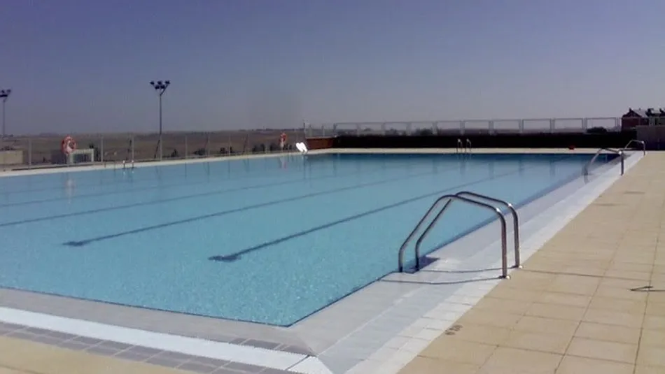 Villamayor entrega la recaudación del Día de las Piscinas Solidarias