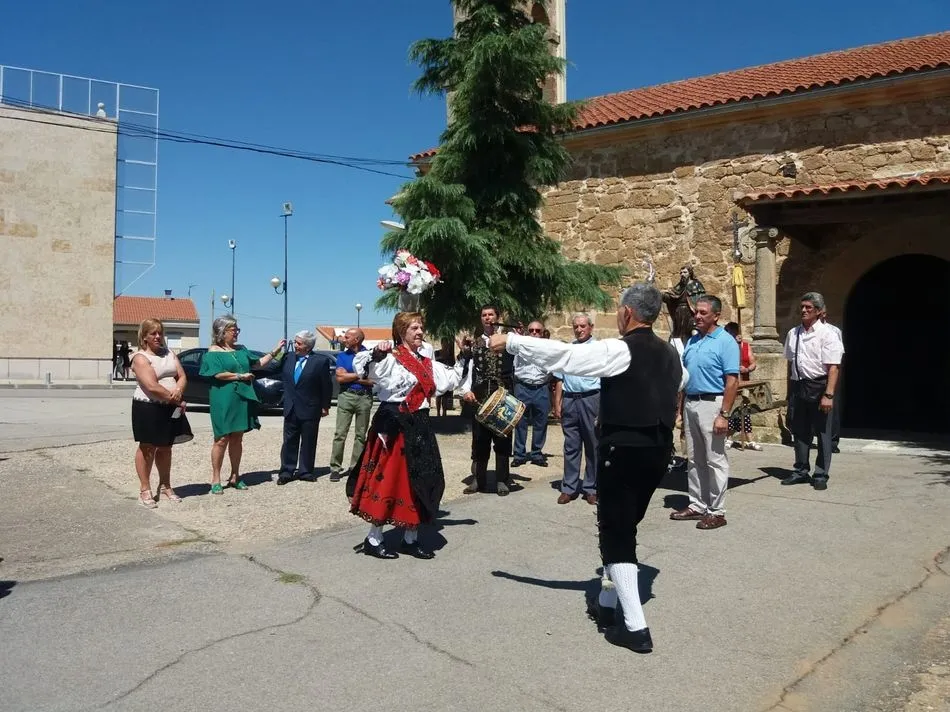 Foto 2 - Barbadillo rinde honores a San Roque con misa y procesi&oacute;n