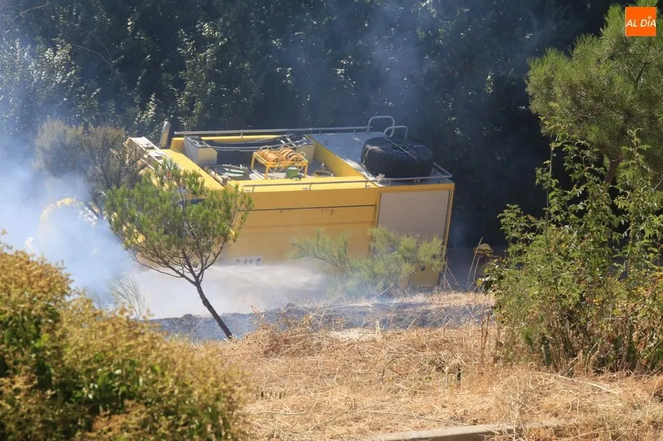 Foto 4 - Un aparatoso fuego desata la alarma en la zona entre el Arrabal y el Zurgu&eacute;n