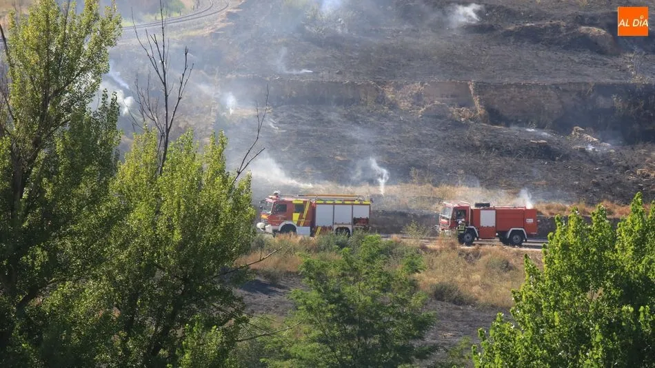 Los Bomberos, en plena actuación. Fotos: Alberto Martín