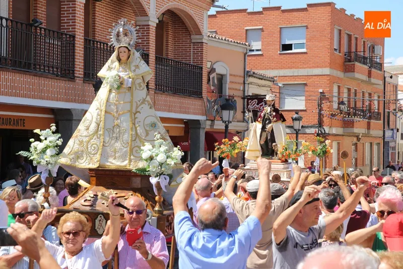 Foto 11 - Macotera se echa a las calles para honrar y bailar a San Roque en su d&iacute;a grande