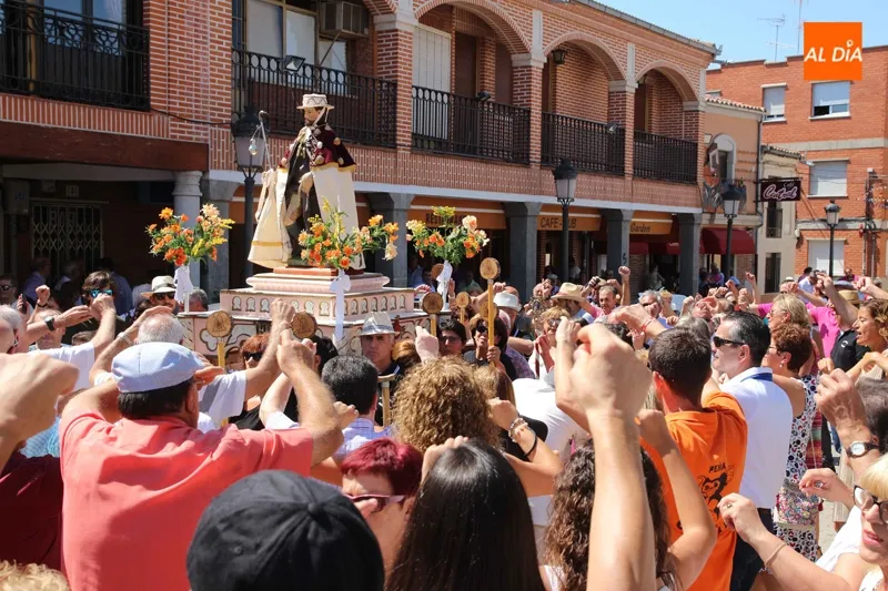 Foto 8 - Macotera se echa a las calles para honrar y bailar a San Roque en su d&iacute;a grande