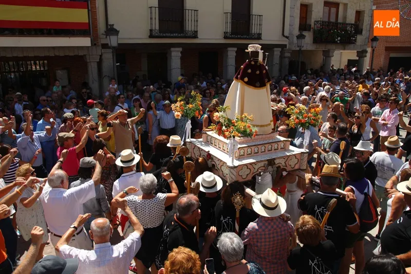Foto 7 - Macotera se echa a las calles para honrar y bailar a San Roque en su d&iacute;a grande