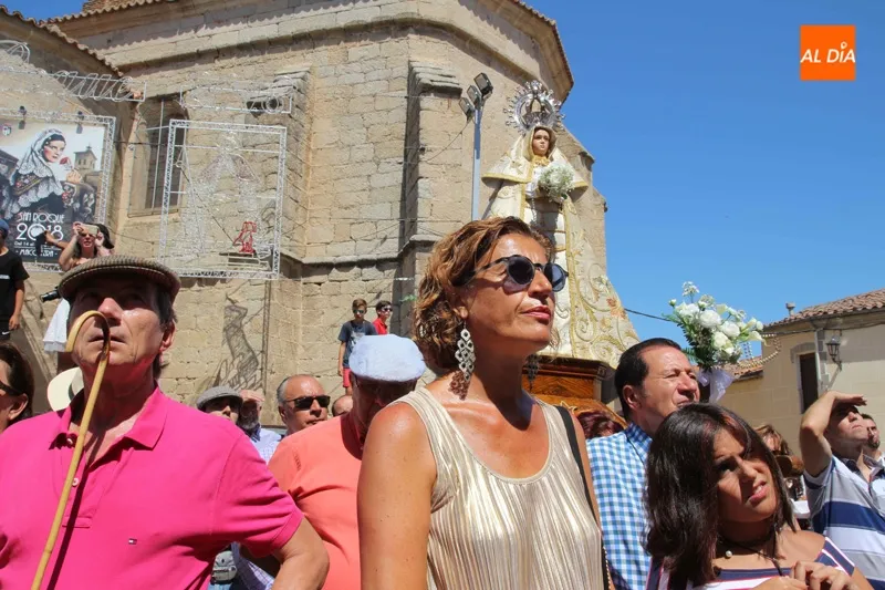 Foto 2 - Macotera se echa a las calles para honrar y bailar a San Roque en su d&iacute;a grande