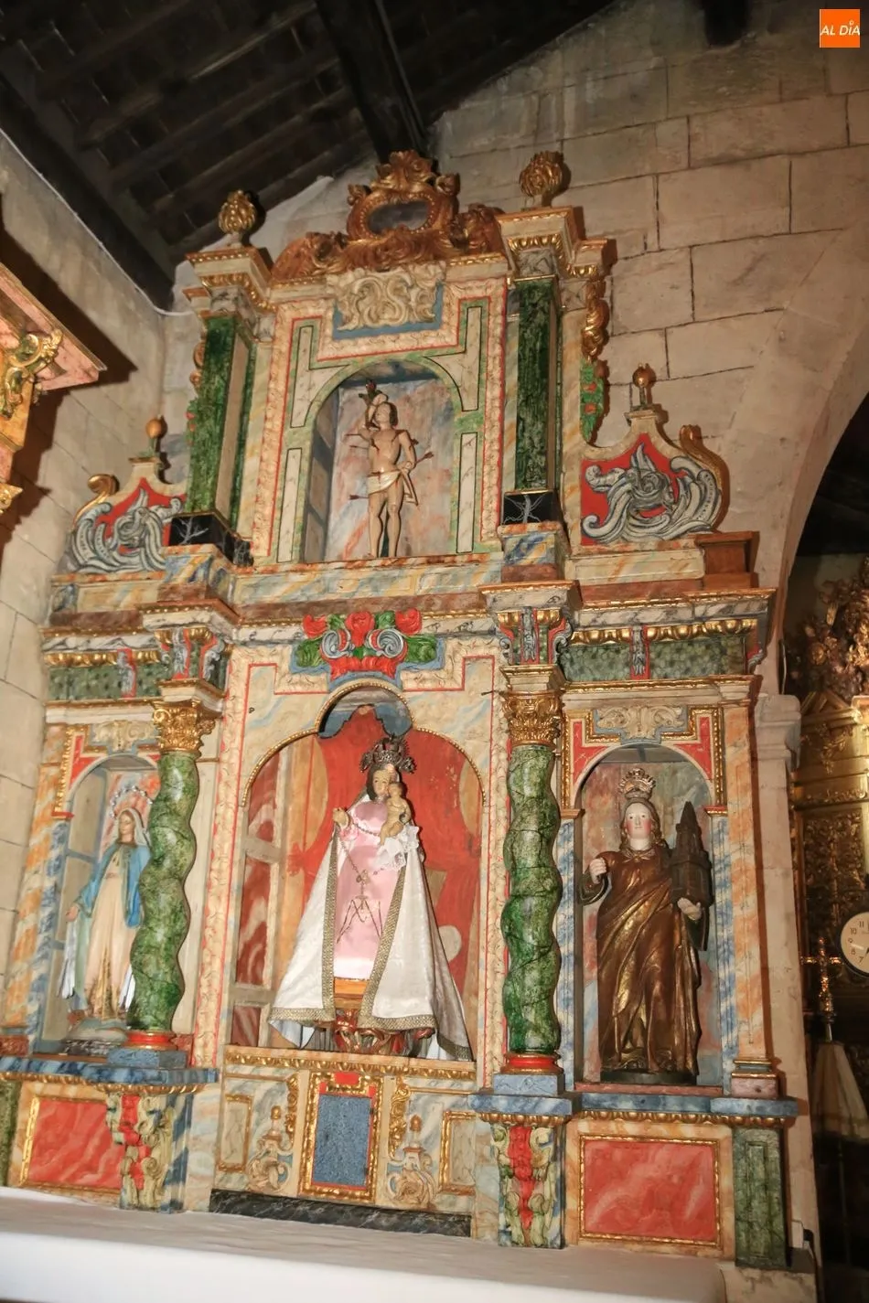 Foto 4 - La iglesia de Calzada de Valdunciel estrena los restaurados&nbsp;retablos  