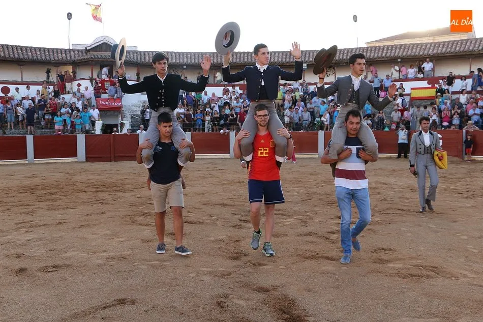 João D`Alva, Manuel Martín y Carlos Domínguez cortaron dos orejas cada uno en Guijuelo