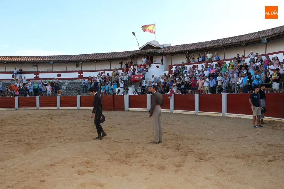 Foto 11 - Puerta grande para D&rsquo;alva, Mart&iacute;n y Dom&iacute;nguez en Guijuelo