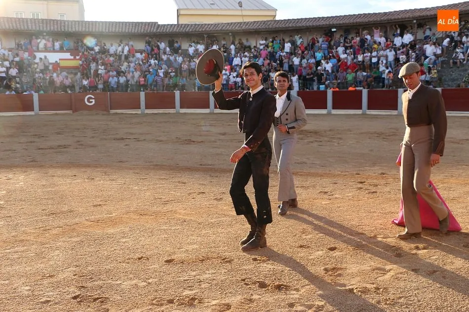 Foto 9 - Puerta grande para D&rsquo;alva, Mart&iacute;n y Dom&iacute;nguez en Guijuelo