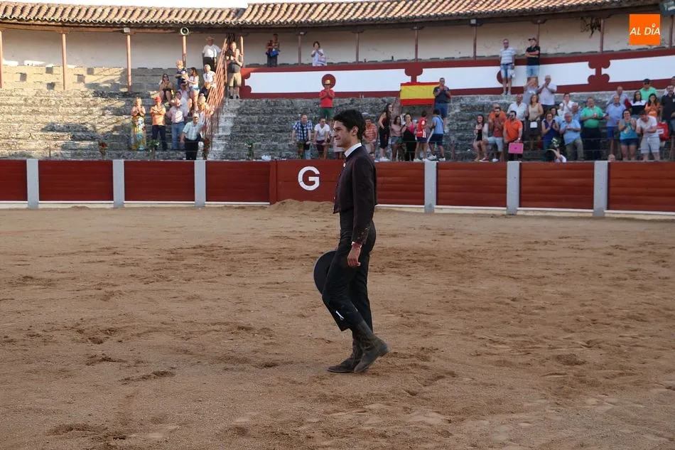 Foto 8 - Puerta grande para D&rsquo;alva, Mart&iacute;n y Dom&iacute;nguez en Guijuelo