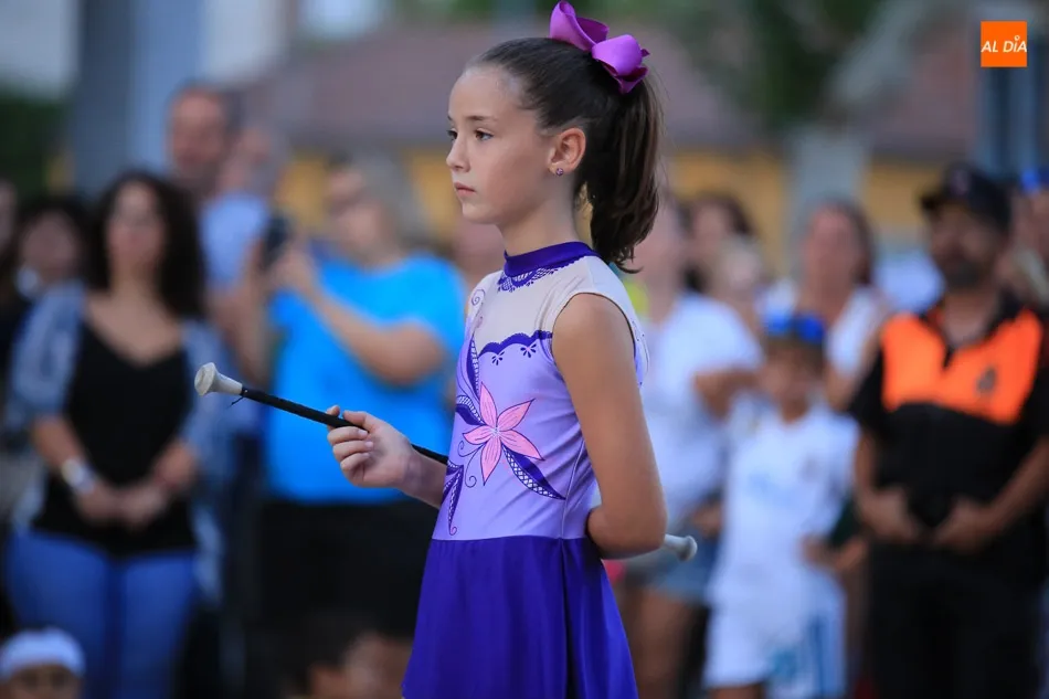 Foto 10 - Las j&oacute;venes majorettes dan colorido a las fiestas de Carbajosa