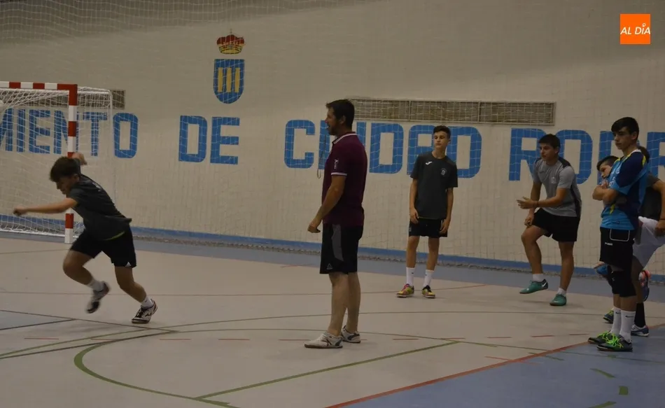 Foto 7 - El Juvenil y el Cadete del III Columnas se ponen en marcha estrenando generaciones de jugadores  