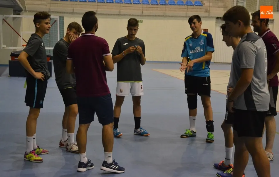 Foto 6 - El Juvenil y el Cadete del III Columnas se ponen en marcha estrenando generaciones de jugadores  