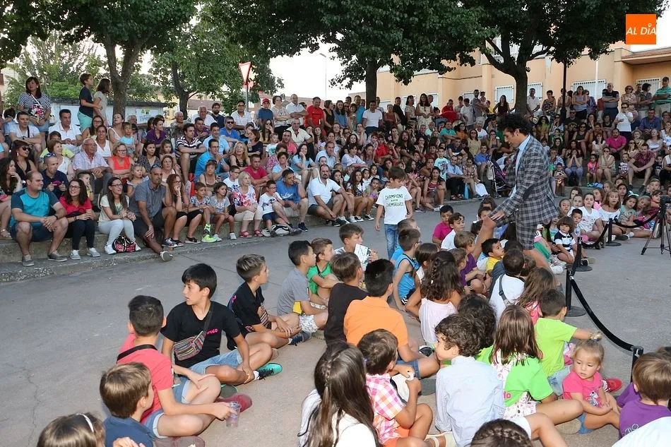 Foto 6 - Los m&aacute;s peque&ntilde;os disfrutan con la divertida magia de Miguelillo
