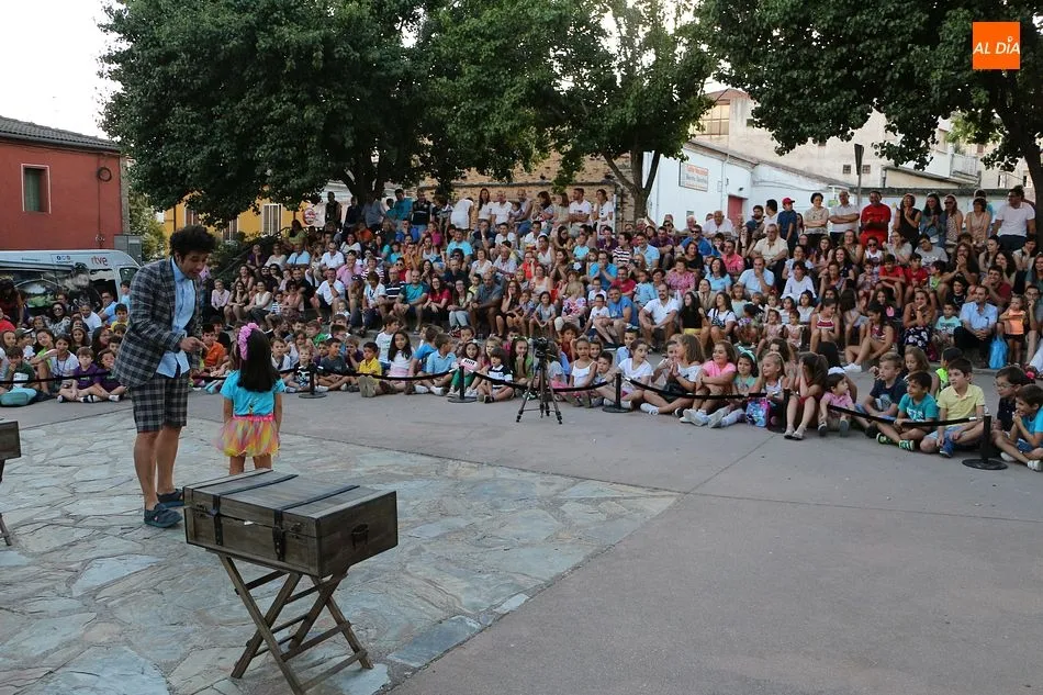 Foto 4 - Los m&aacute;s peque&ntilde;os disfrutan con la divertida magia de Miguelillo
