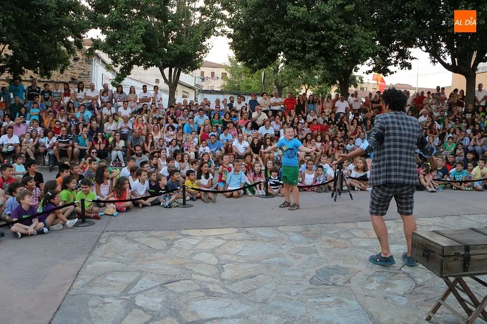 Foto 3 - Los m&aacute;s peque&ntilde;os disfrutan con la divertida magia de Miguelillo