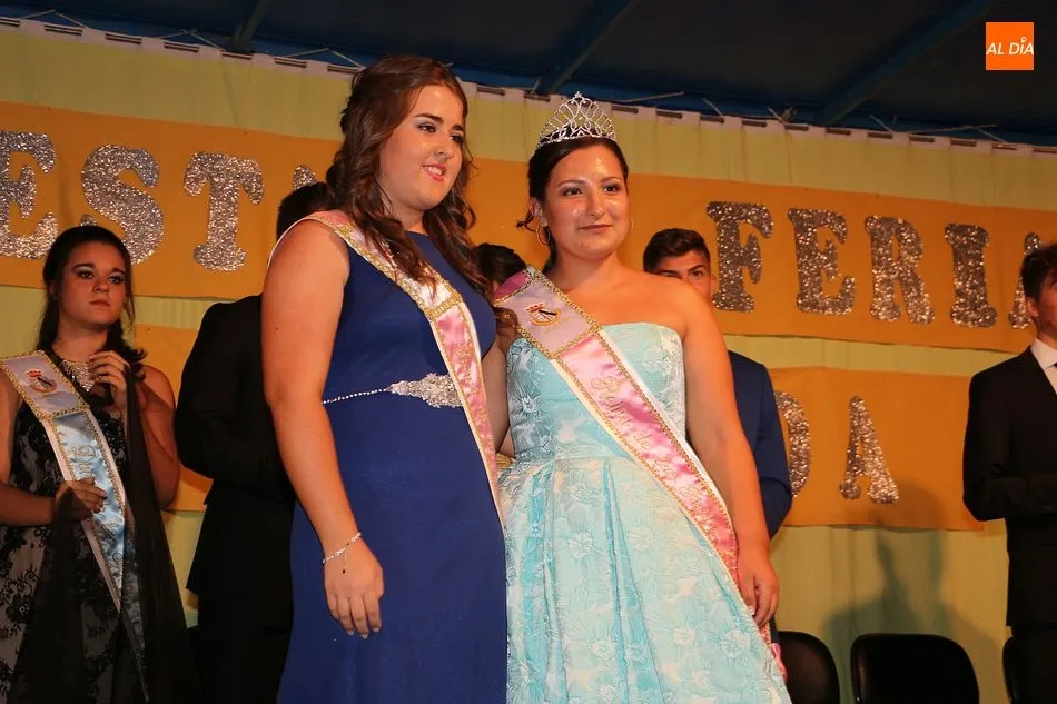 Foto 11 - Sandra Garc&iacute;a, elegida reina de las fiestas de Ledrada