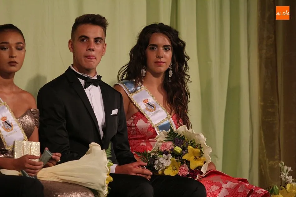 Foto 4 - Sandra Garc&iacute;a, elegida reina de las fiestas de Ledrada