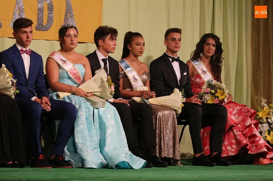Foto 2 - Sandra Garc&iacute;a, elegida reina de las fiestas de Ledrada