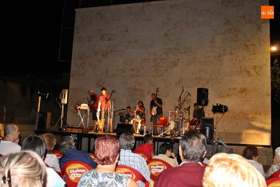 Foto 5 - La fusi&oacute;n musical de Entav&iacute;a conquista al p&uacute;blico