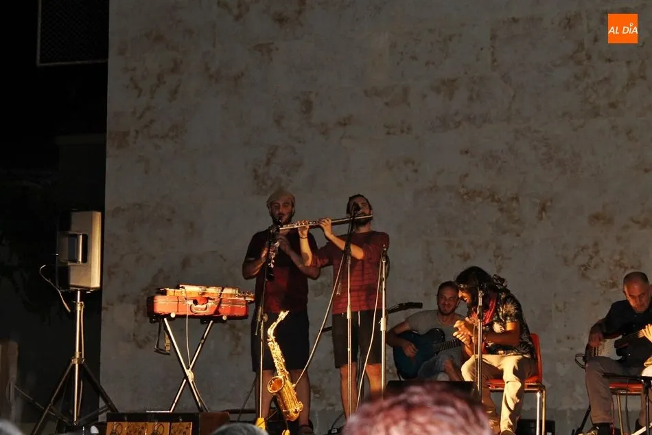 Foto 4 - La fusi&oacute;n musical de Entav&iacute;a conquista al p&uacute;blico