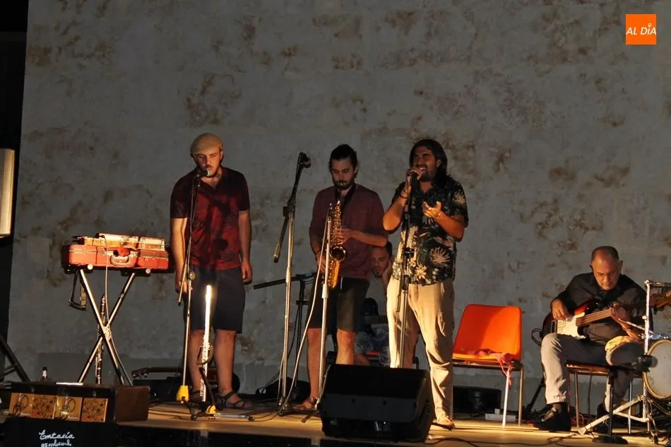 Foto 3 - La fusi&oacute;n musical de Entav&iacute;a conquista al p&uacute;blico