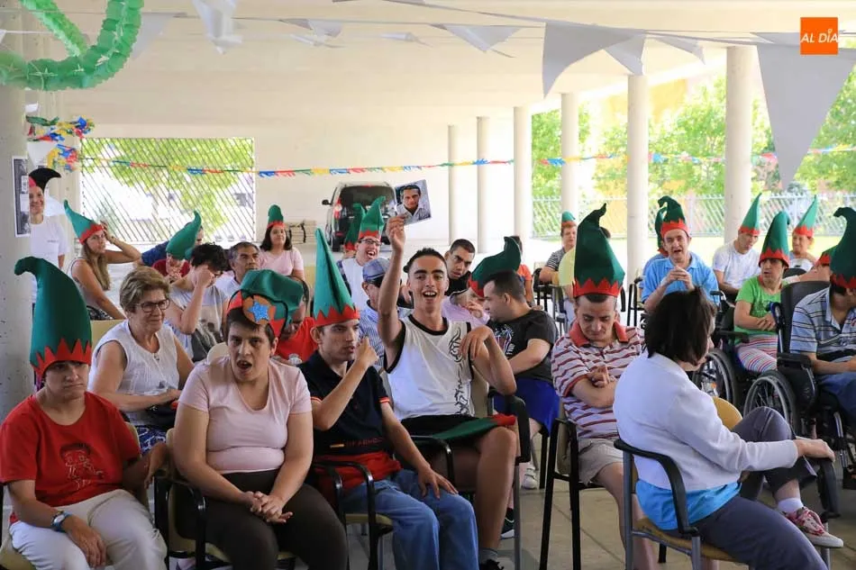 Foto 9 - Beti Pitera protagoniza una jornada festiva y m&aacute;gica para ASPACE