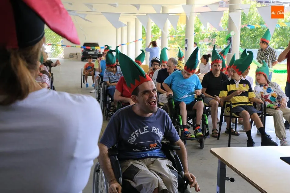 Foto 2 - Beti Pitera protagoniza una jornada festiva y m&aacute;gica para ASPACE