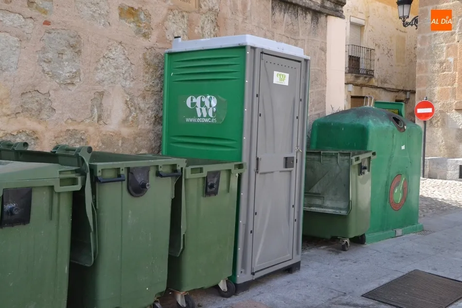 Foto 4 - Las plazuelas del Conde y del Buen Alcalde empiezan a vestirse de Feria  
