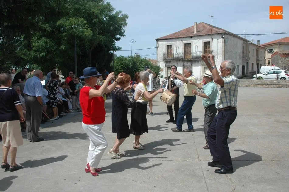 Foto 7 - Los actos religiosos y el baile cierran el programa festivo de Monleras  