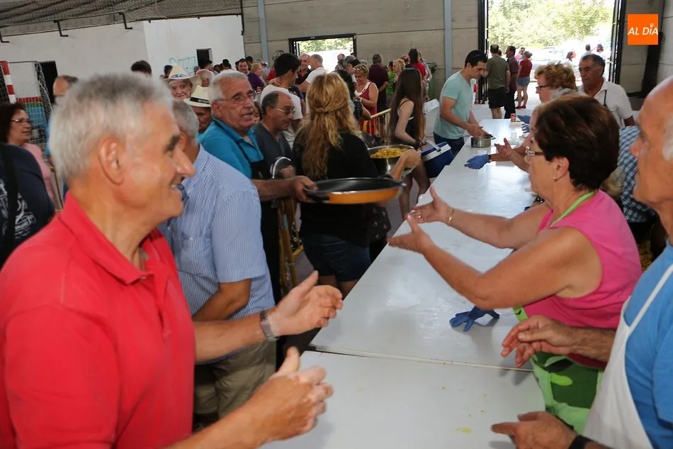 Foto 11 - Linares cierra sus festejos repartiendo 1.200 raciones de paella