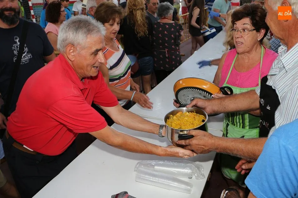 Foto 7 - Linares cierra sus festejos repartiendo 1.200 raciones de paella