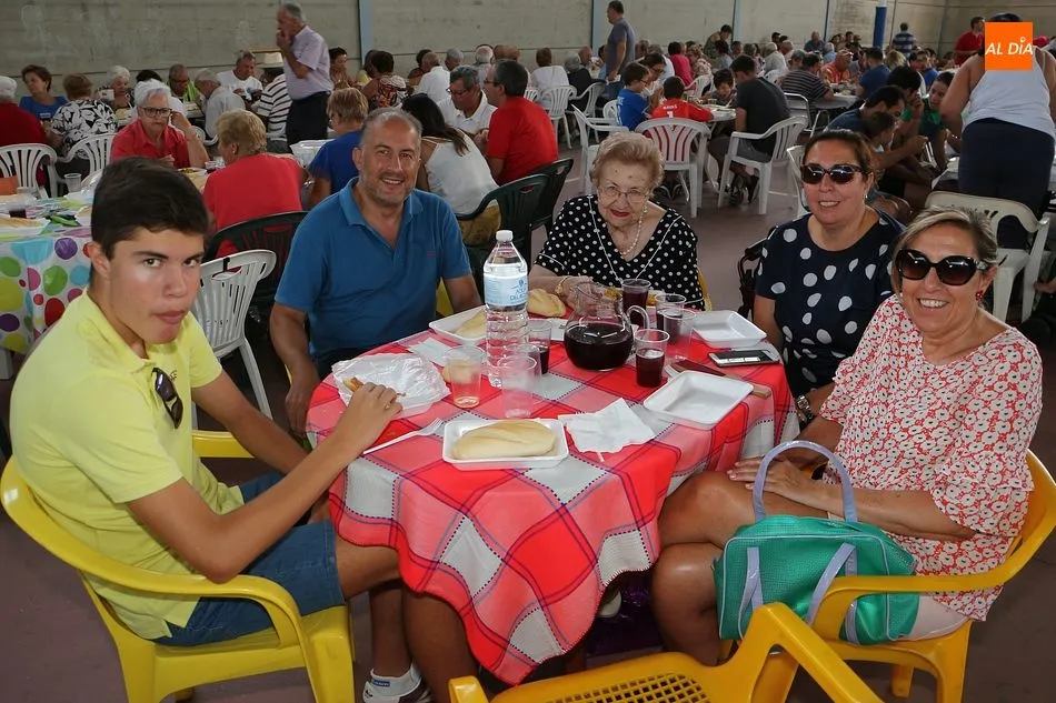 Foto 5 - Linares cierra sus festejos repartiendo 1.200 raciones de paella