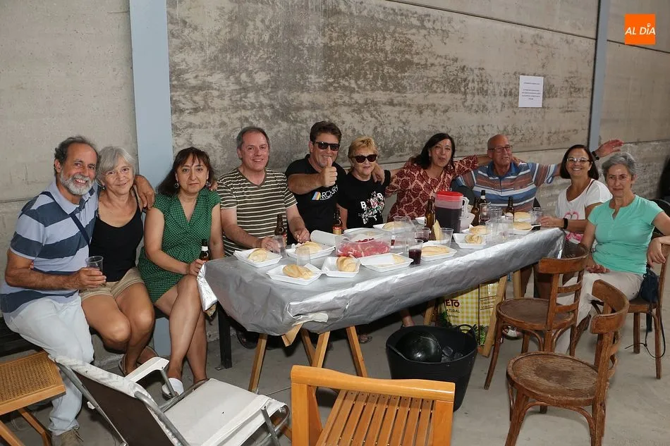 Foto 4 - Linares cierra sus festejos repartiendo 1.200 raciones de paella