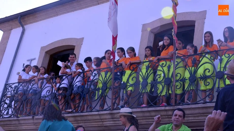 Las Peñas El Mojito y Tipos Golfos hicieron el pregón / E. Corredera