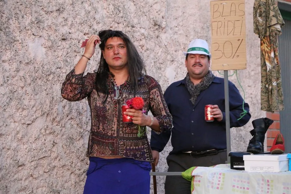 Foto 5 - El desfile de carrozas pone animaci&oacute;n a las calles de Cip&eacute;rez  