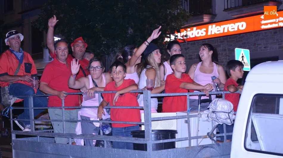 Foto 11 - Las Pe&ntilde;as entran en escena en las Fiestas de Toros de Lumbrales