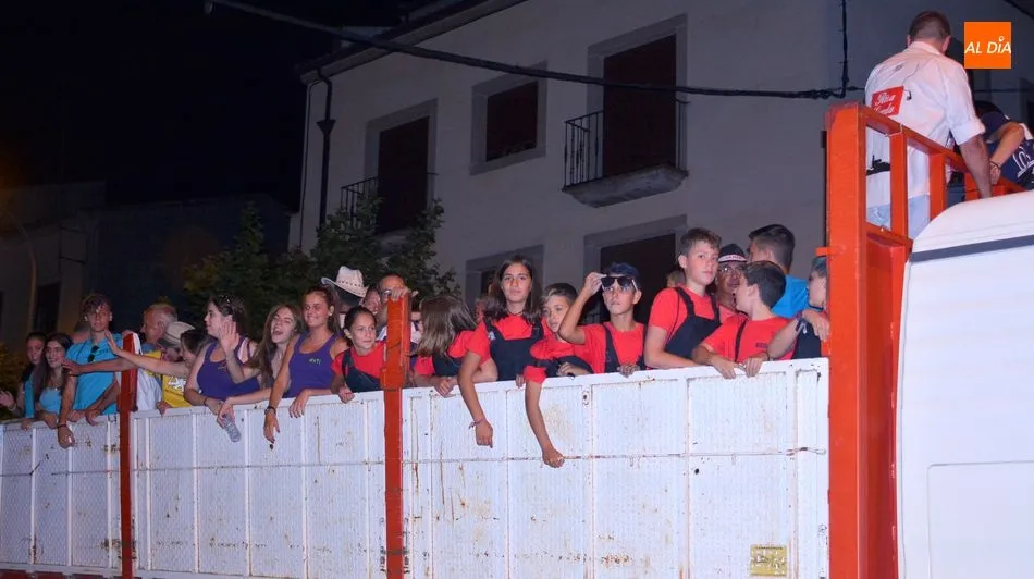 Foto 5 - Las Pe&ntilde;as entran en escena en las Fiestas de Toros de Lumbrales