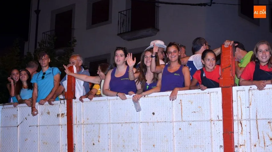 Foto 3 - Las Pe&ntilde;as entran en escena en las Fiestas de Toros de Lumbrales