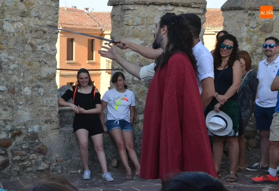 Foto 6 - Las visitas teatralizadas al Parador se desbordan  