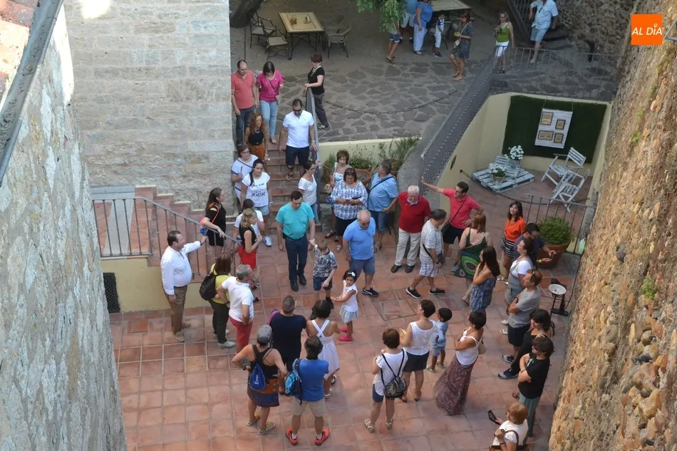 Foto 4 - Las visitas teatralizadas al Parador se desbordan  